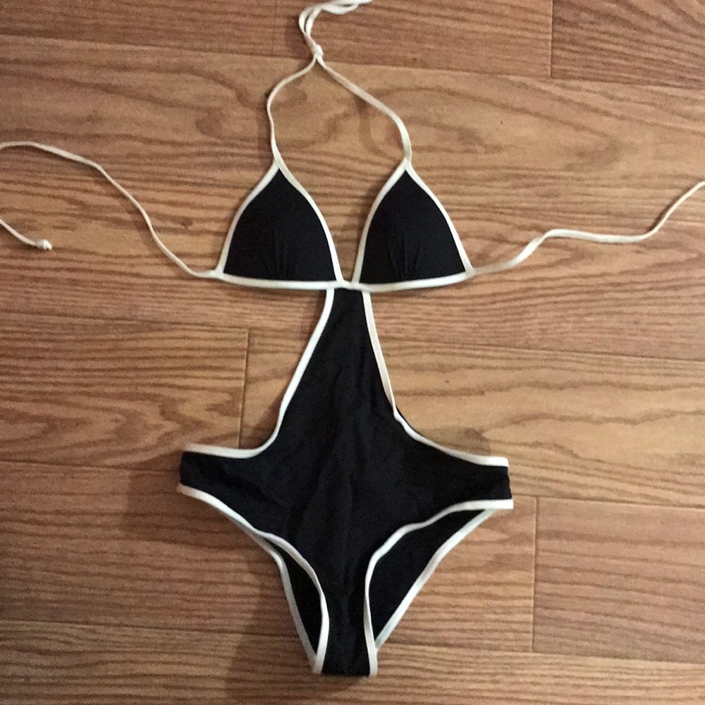Black and white monokini